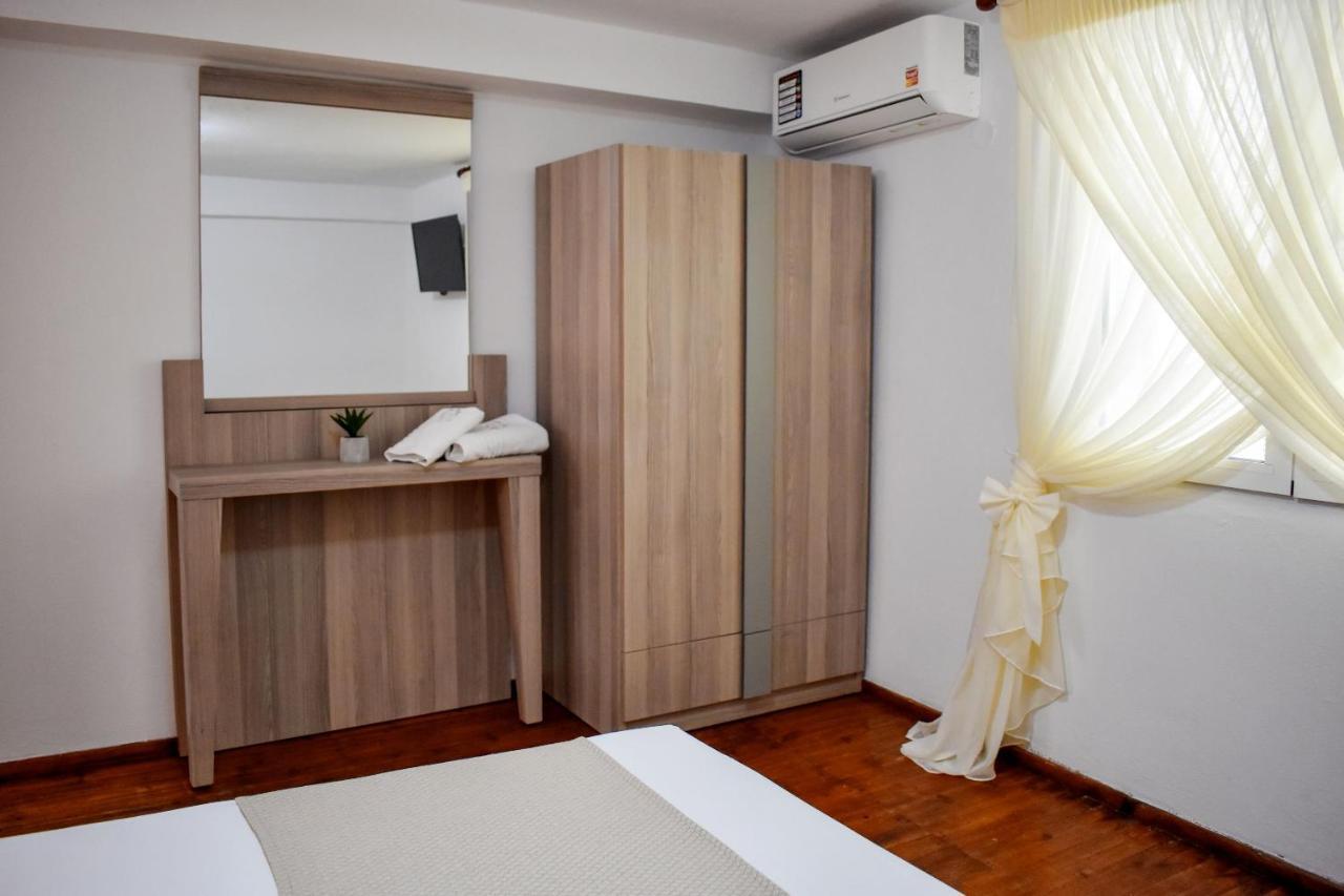 La Maison Plakes 3 Bdr Apt Skiathos Chora Extérieur photo